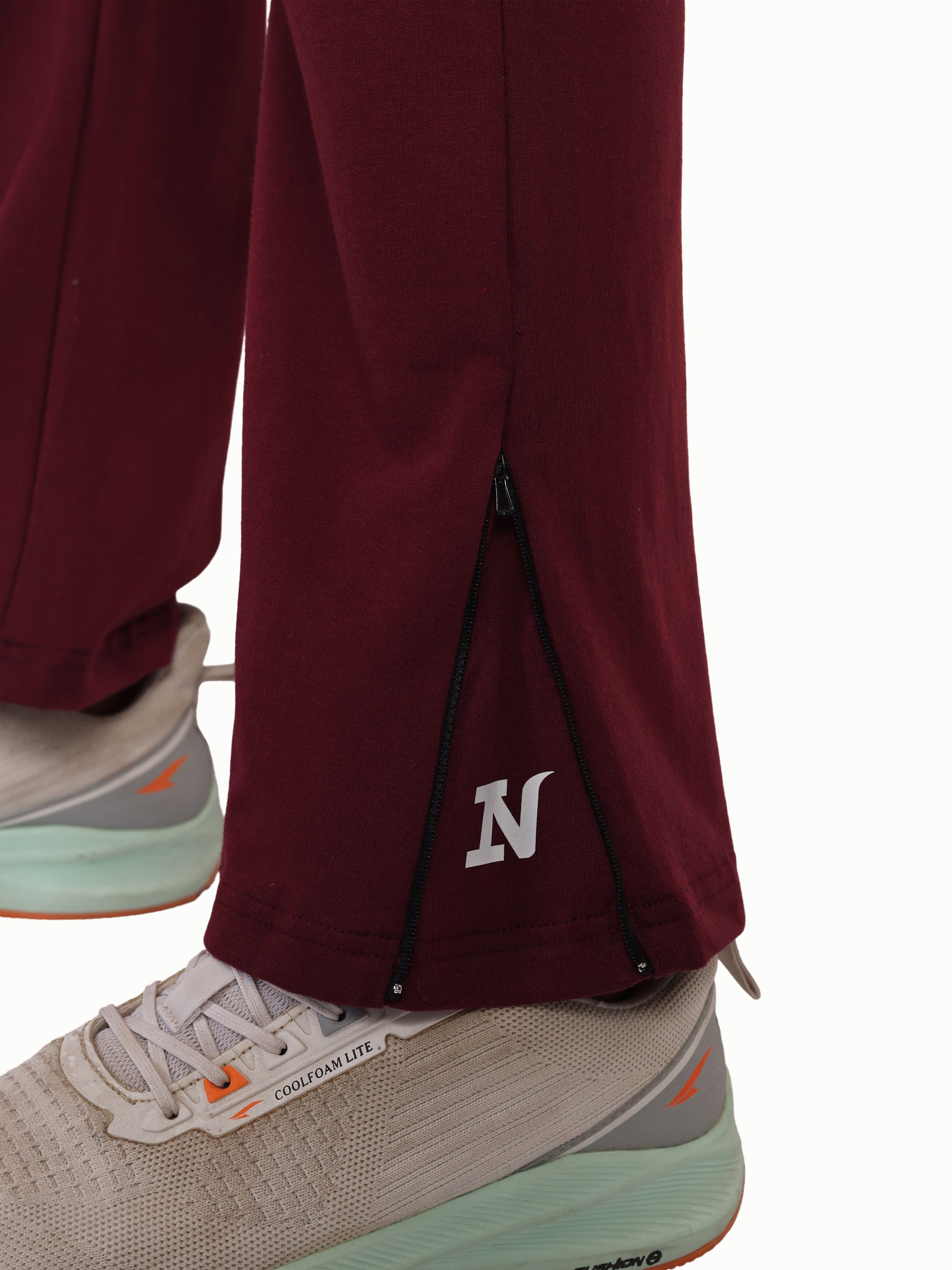 BOOTCUT JOGGER – MAROON