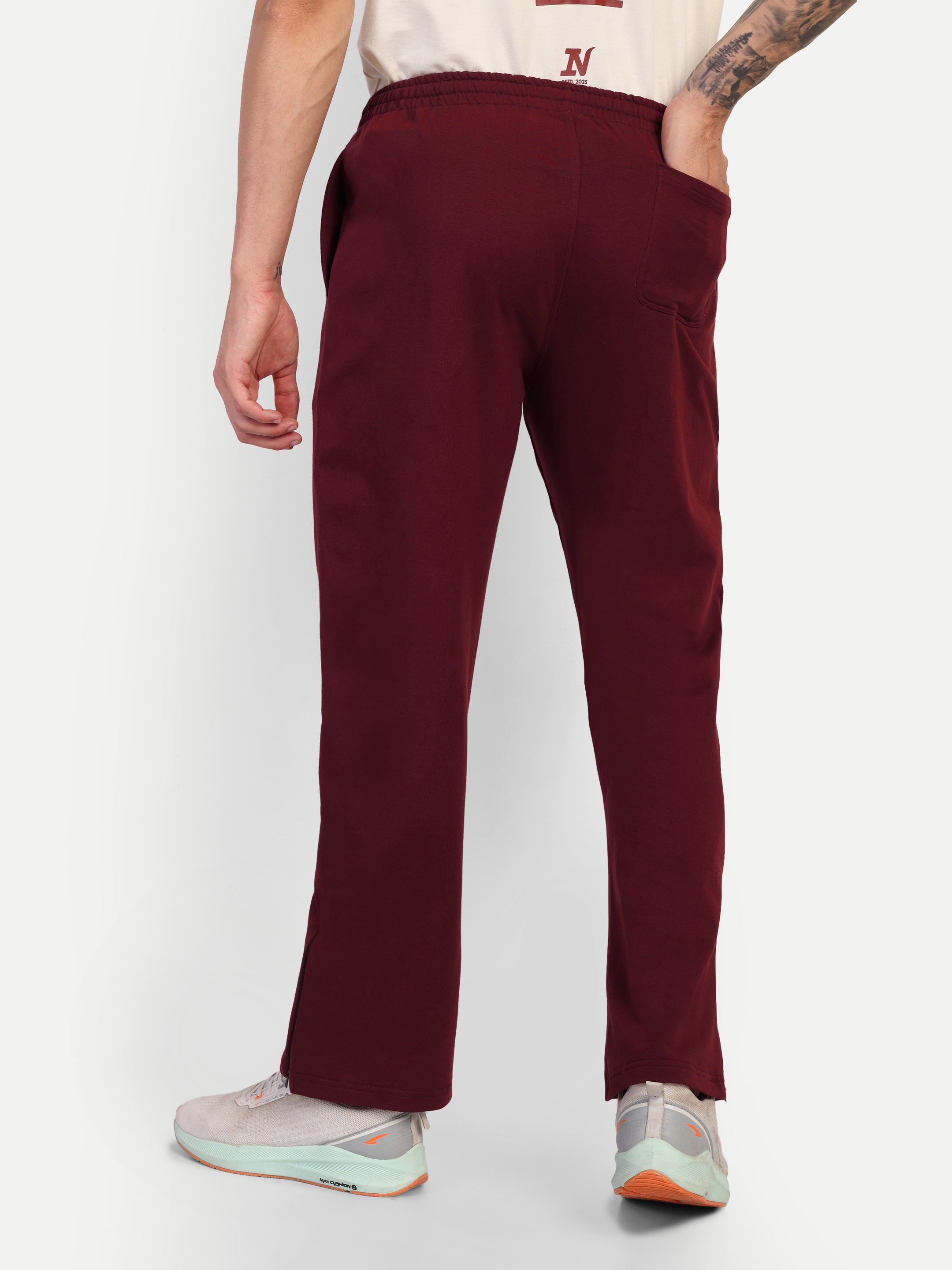 BOOTCUT JOGGER – MAROON